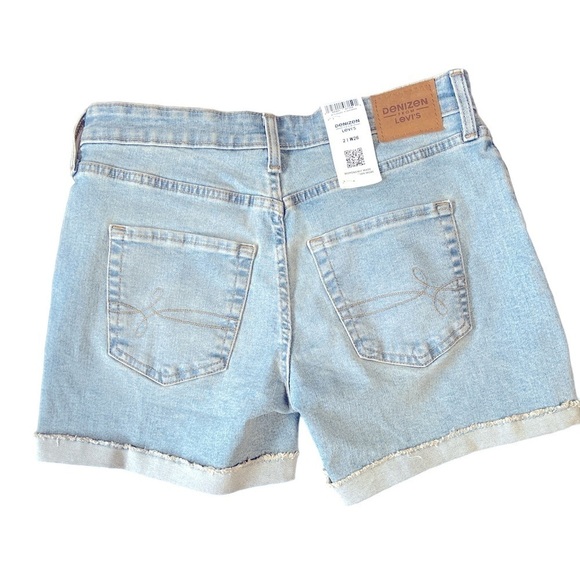 NWT DENIZEN from Levi’s Women's Mid-Rise 5" Jean Shorts cuffed - Picture 5 of 5